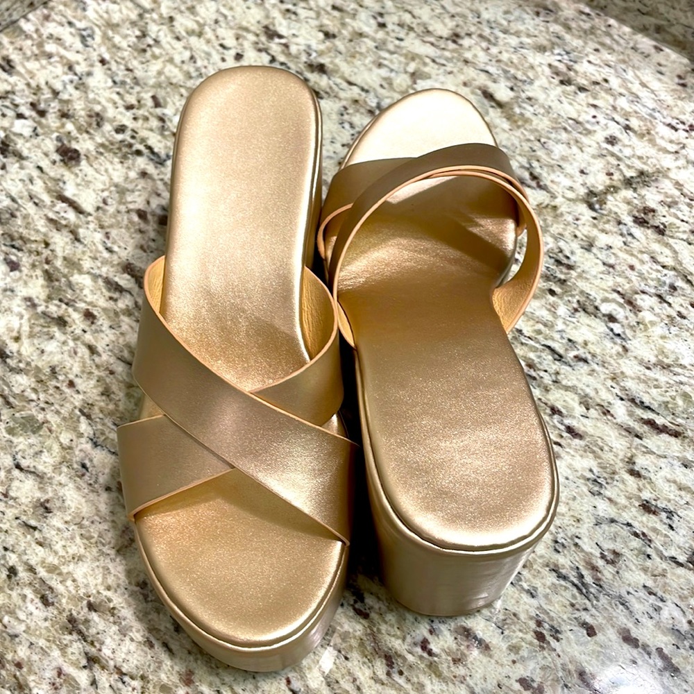Like new gold wedges.